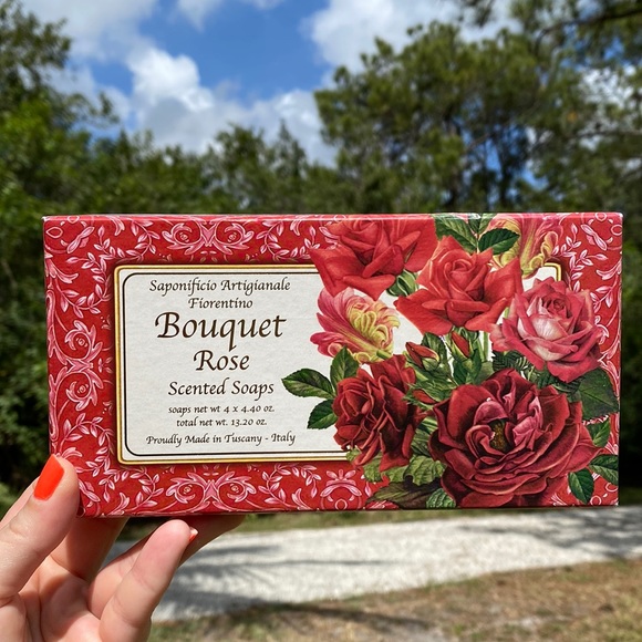 NWT Italian Rose Scented Carved Soap Set - Picture 1 of 3